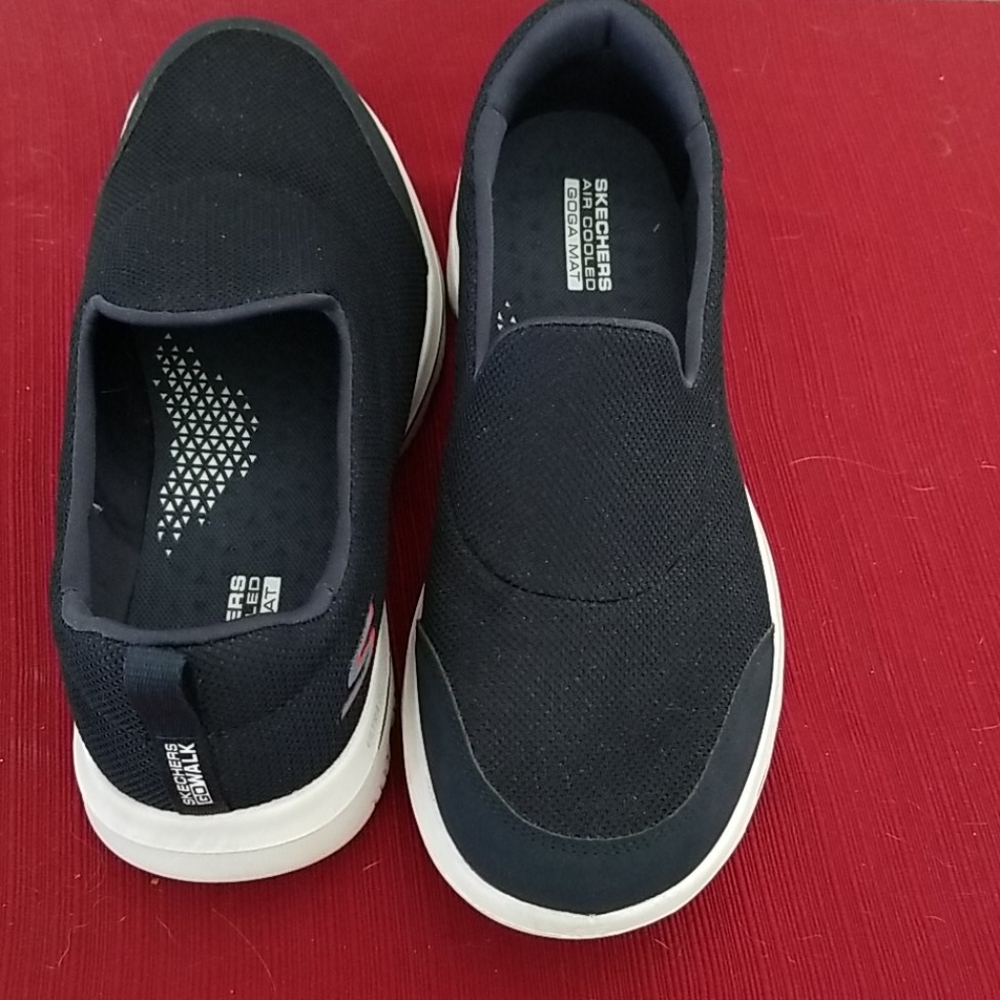 Sketchers air cooled yoga mat shoes